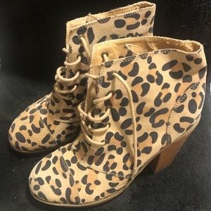 Kimchi Blue Leopard Print Lace-Up Ankle Boots - Tan & Black